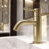 змішувач для умивальника Rea Lungo Diamond Low brushed gold (REA-B9843)